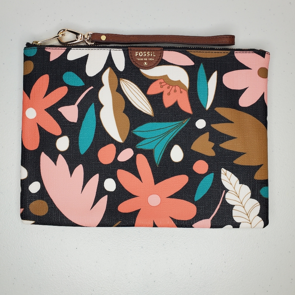 Fossil Large Wristlet Dark Floral, NWT